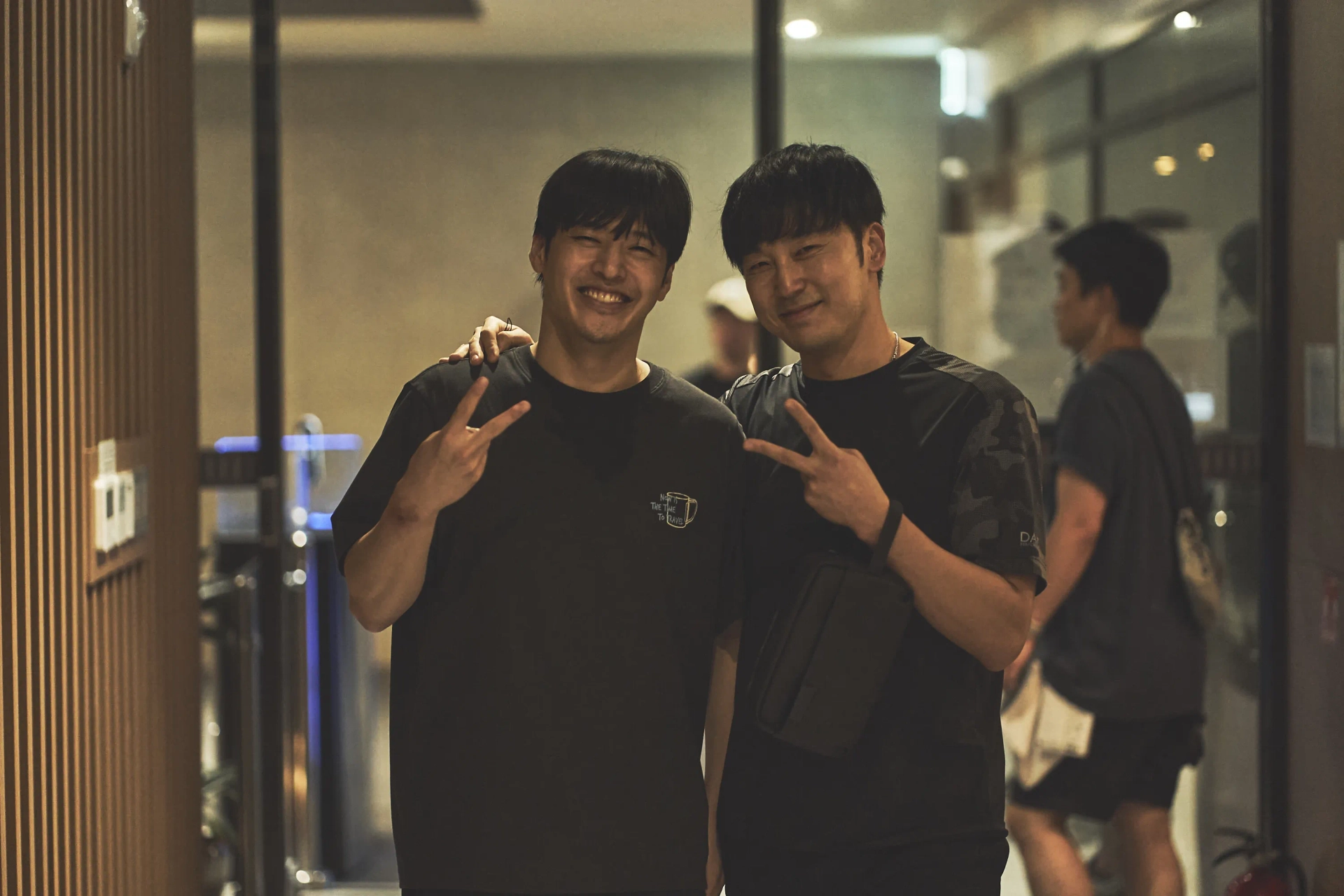 Kang Ha-neul and Seo Hyun-woo in Wall to Wall (2025)