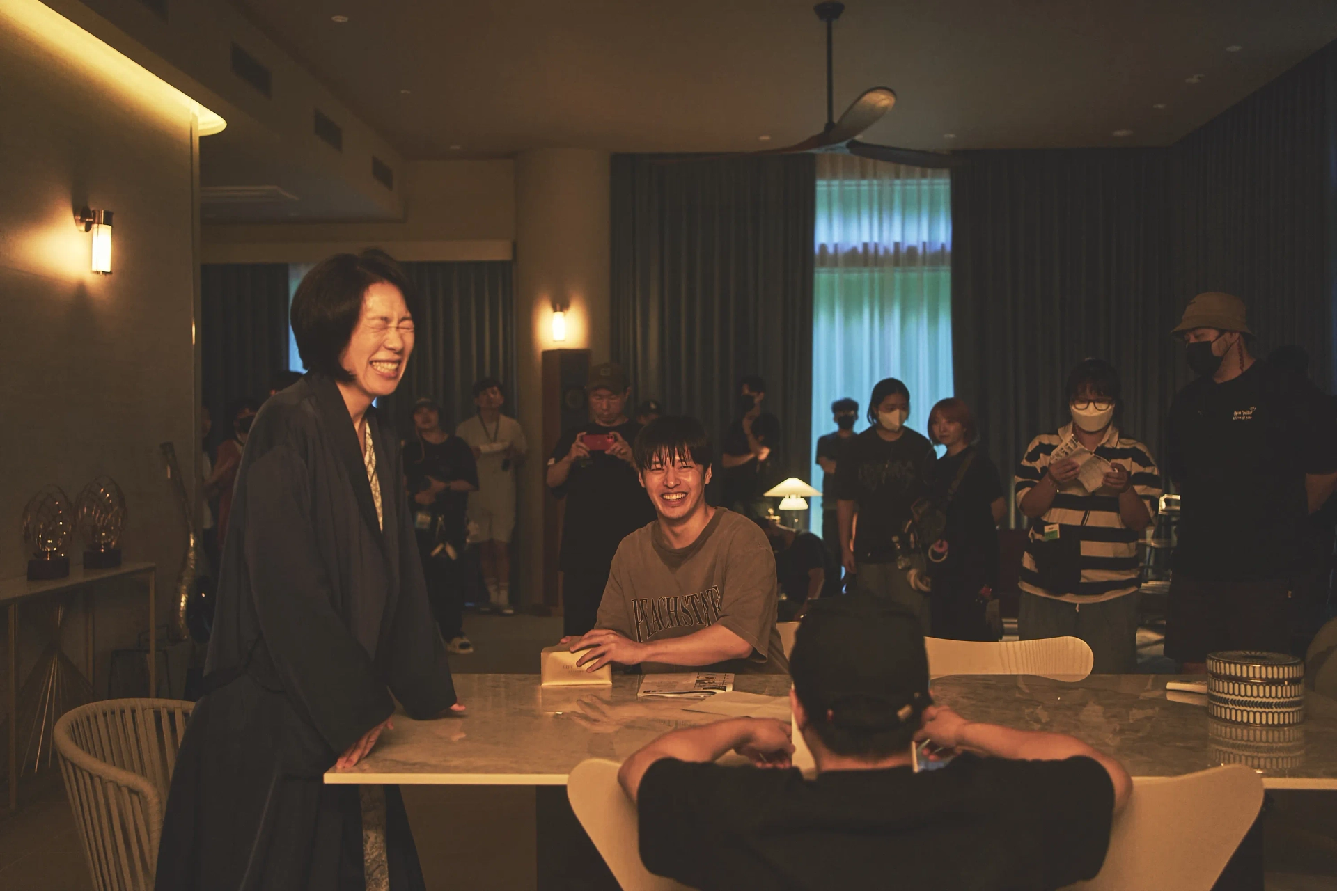 Kang Ha-neul and Yeom Hye-ran in Wall to Wall (2025)