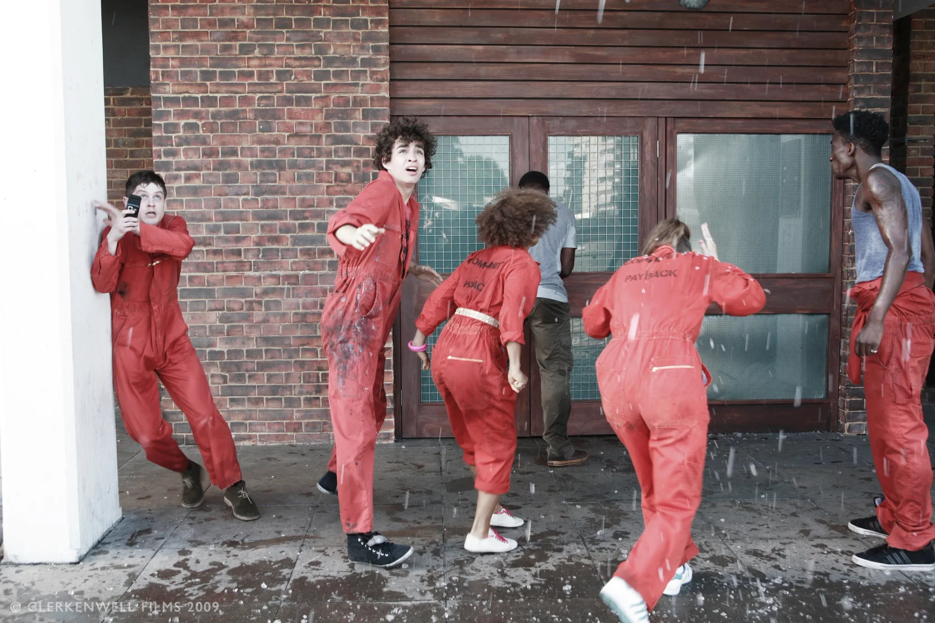 Robert Sheehan, Lauren Socha, Nathan Stewart-Jarrett, Antonia Thomas, and Iwan Rheon in Misfits (2009)