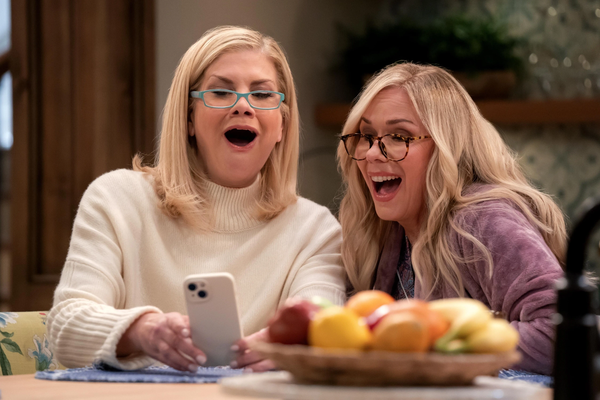 Kristen Johnston and Leanne Morgan in Leanne (2025)