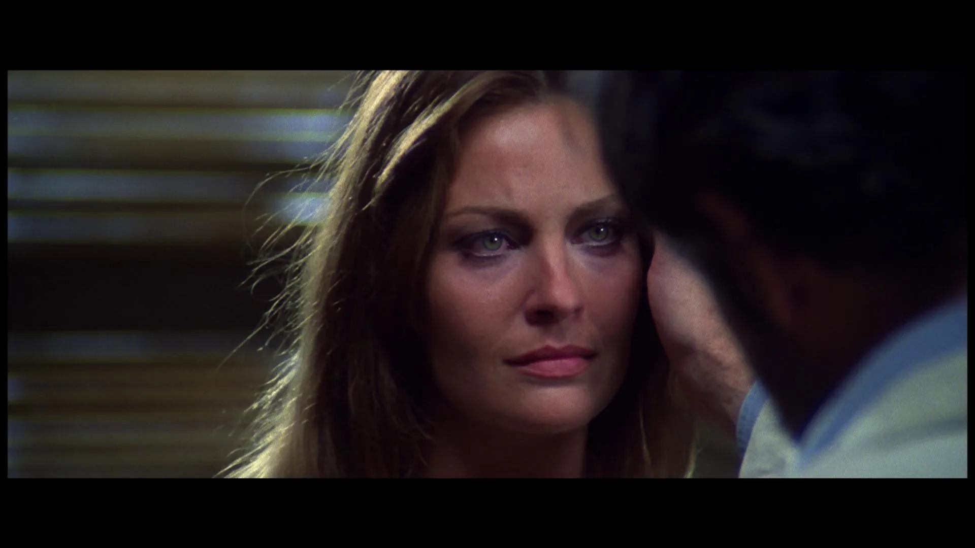 Richard Johnson and Olga Karlatos in Zombie (1979)