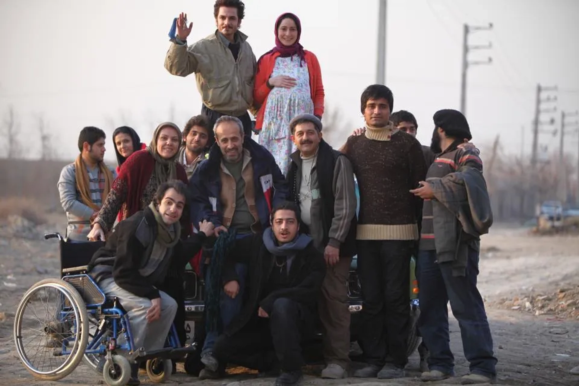 Afsaneh Chehreh Azad, Younes Ghazali, Abbas Ghazali, Soheila Golestani, and Erfan Ebrahimi in White Status (2011)