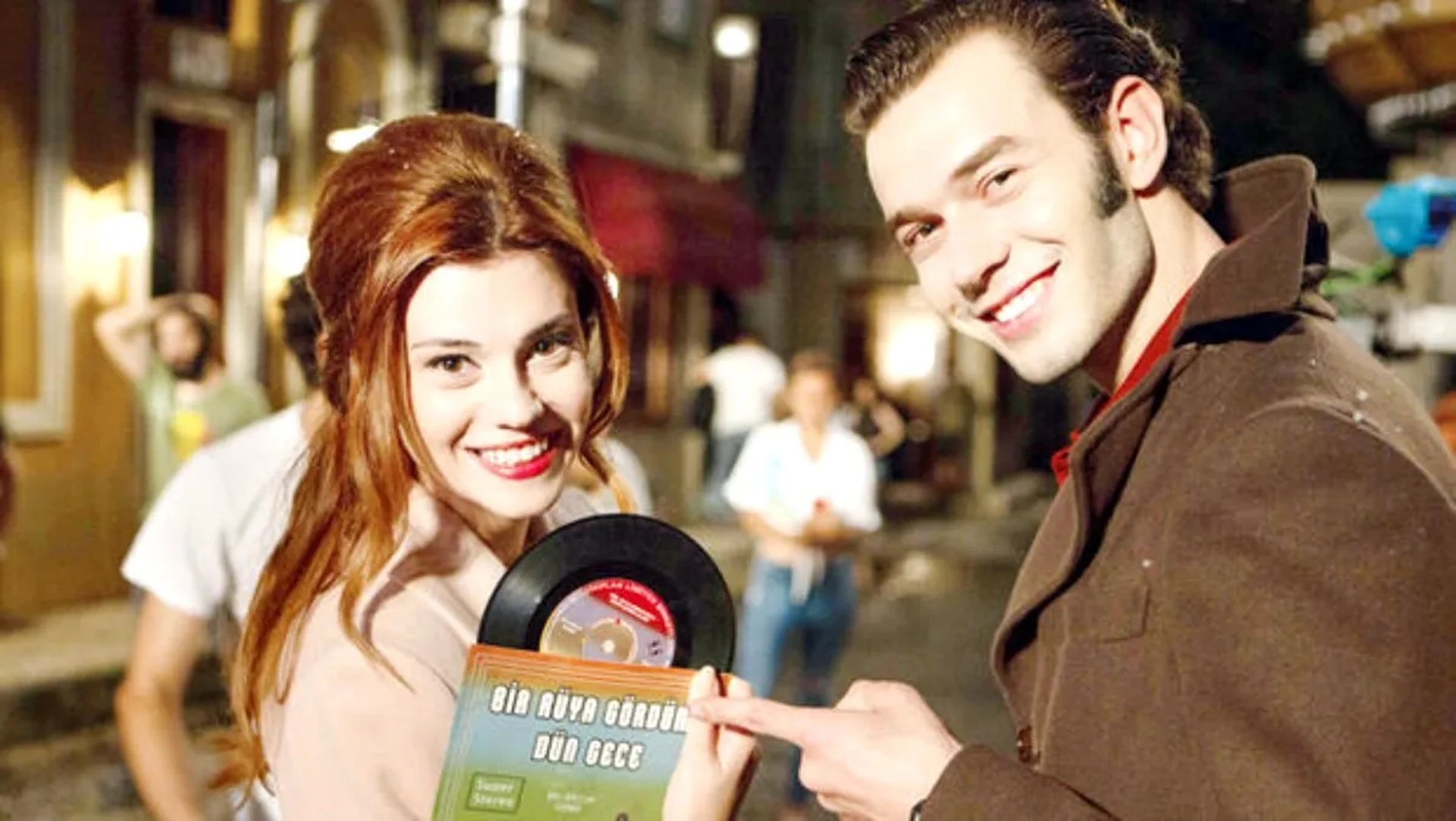 Elif Dogan and Aytaç Sasmaz in Ask Tesadüfleri Sever 2 (2020)