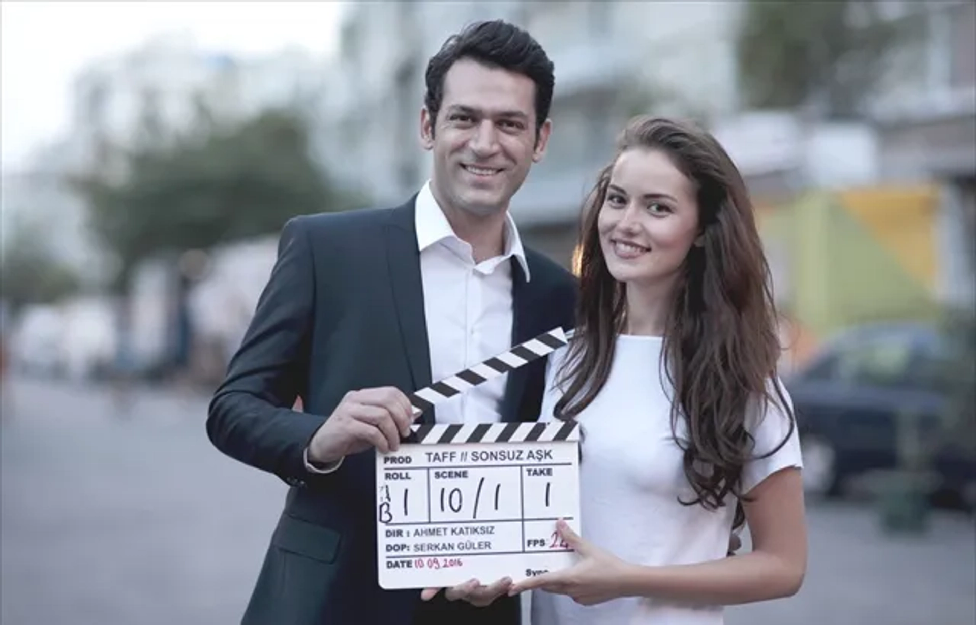 Murat Yildirim and Fahriye Evcen Özçivit in Sonsuz Ask (2017)