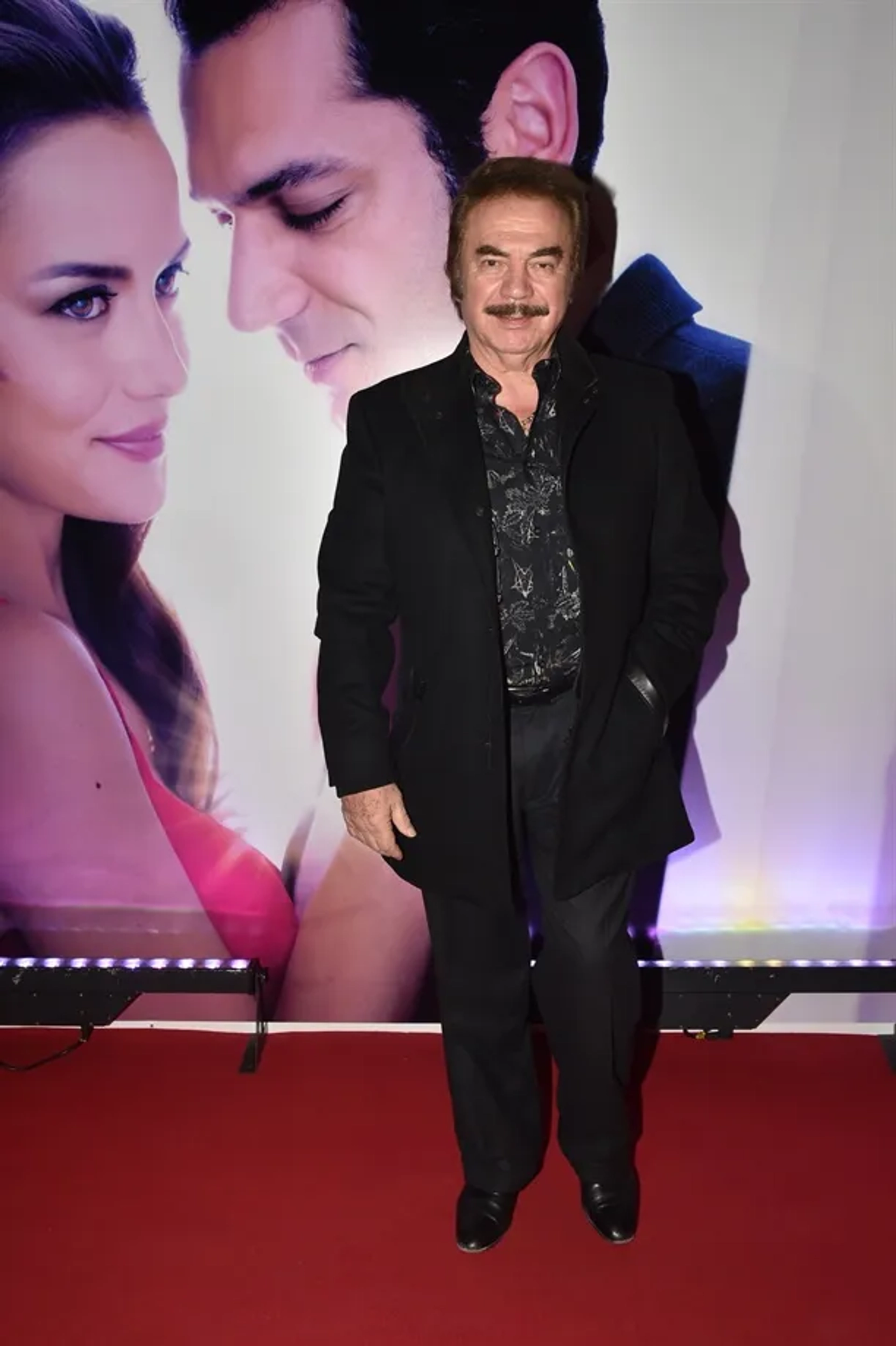Orhan Gencebay at an event for Sonsuz Ask (2017)