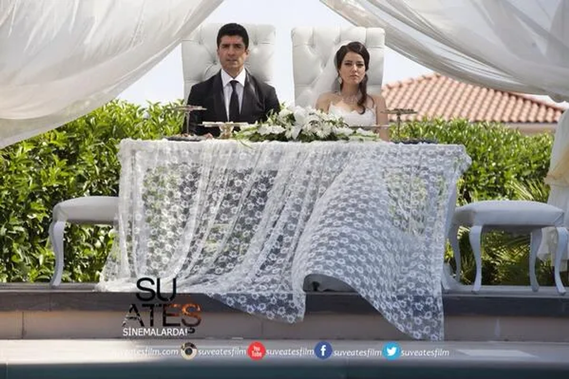 Özcan Deniz and Pelin Akil in Water and Fire (2013)