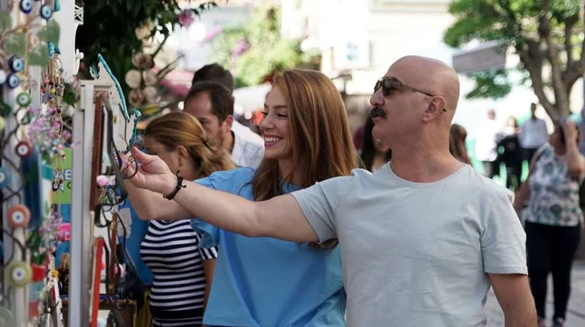 Cengiz Bozkurt and Elçin Sangu in Mutluluk Zamani (2017)