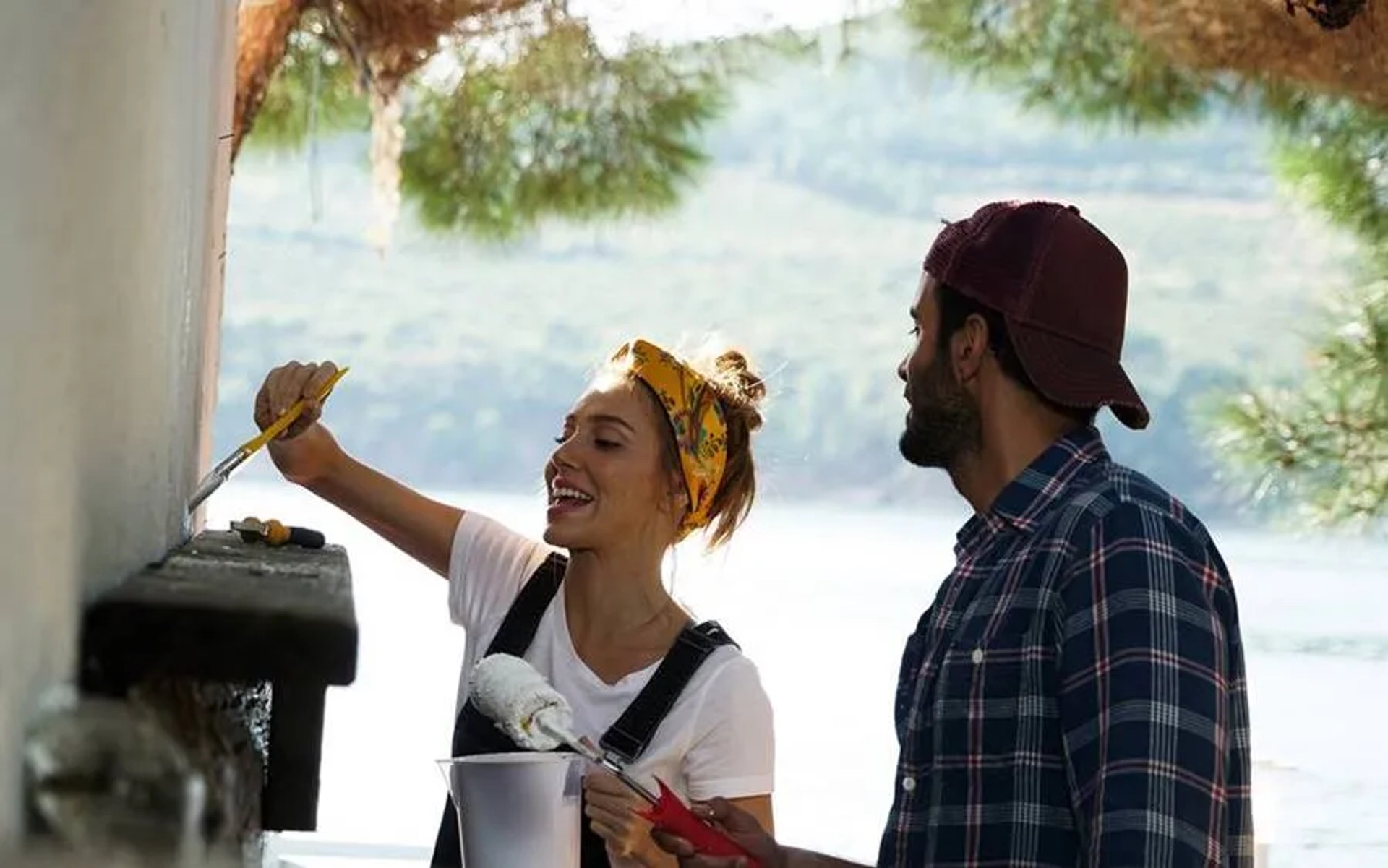 Elçin Sangu and Baris Arduç in Mutluluk Zamani (2017)