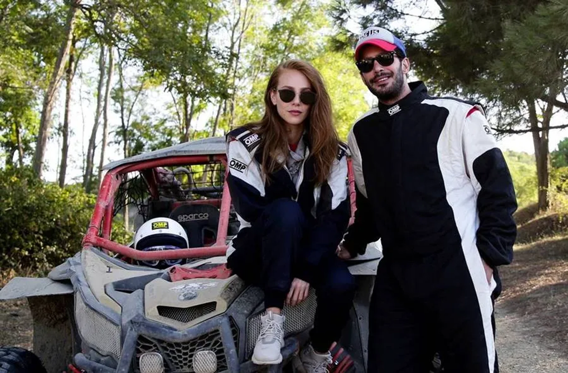 Elçin Sangu and Baris Arduç in Mutluluk Zamani (2017)