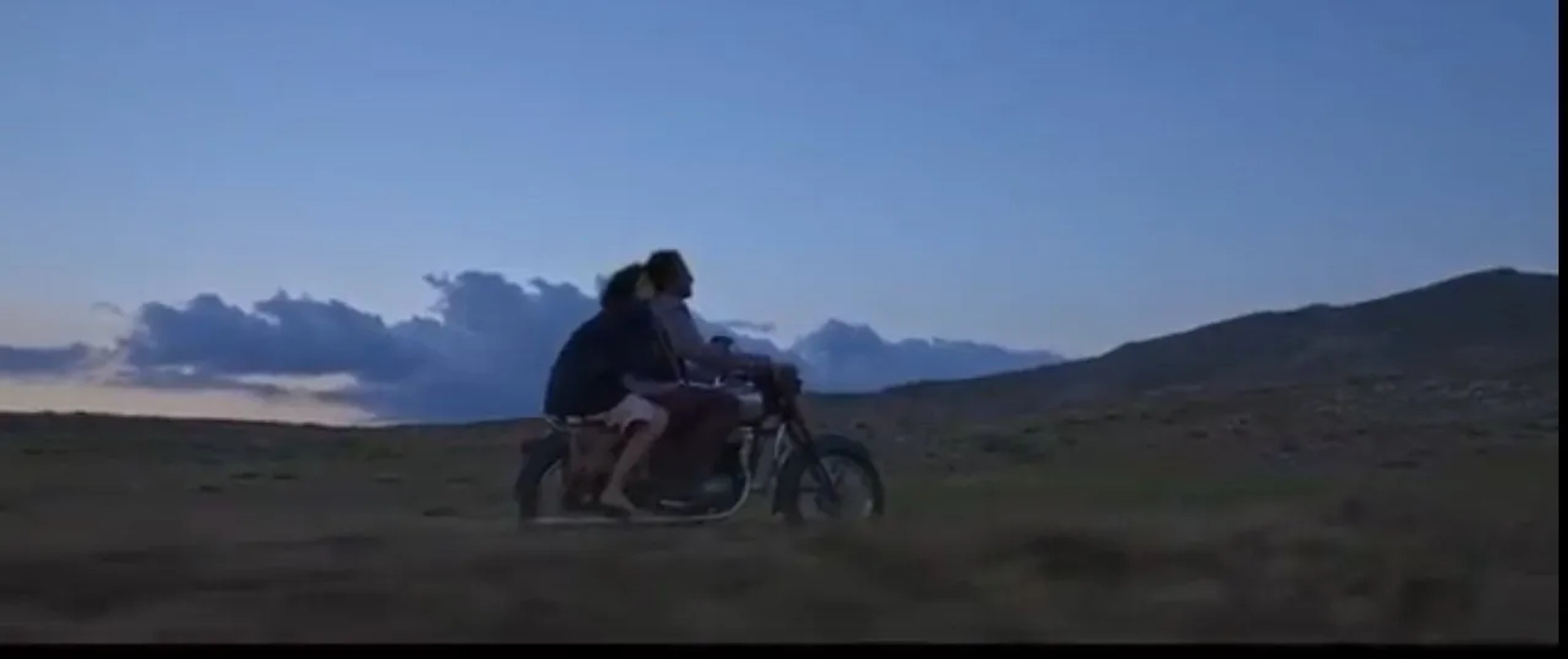 Hazar Ergüçlü and Erkan Kolçak Köstendil in Heartsong (2022)