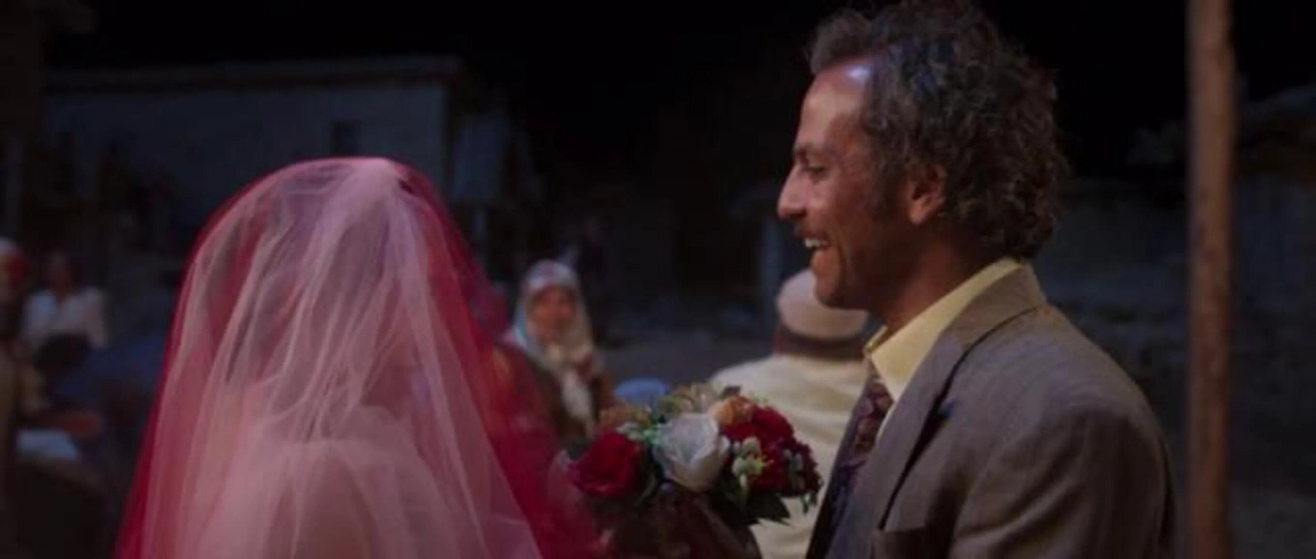 Hazar Ergüçlü and Erkan Kolçak Köstendil in Heartsong (2022)