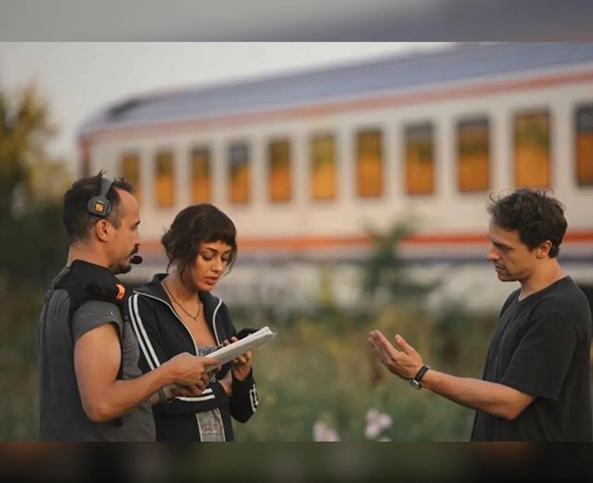 Ozan Açiktan, Metin Akdülger, and Dilan Çiçek Deniz in One-Way to Tomorrow (2020)