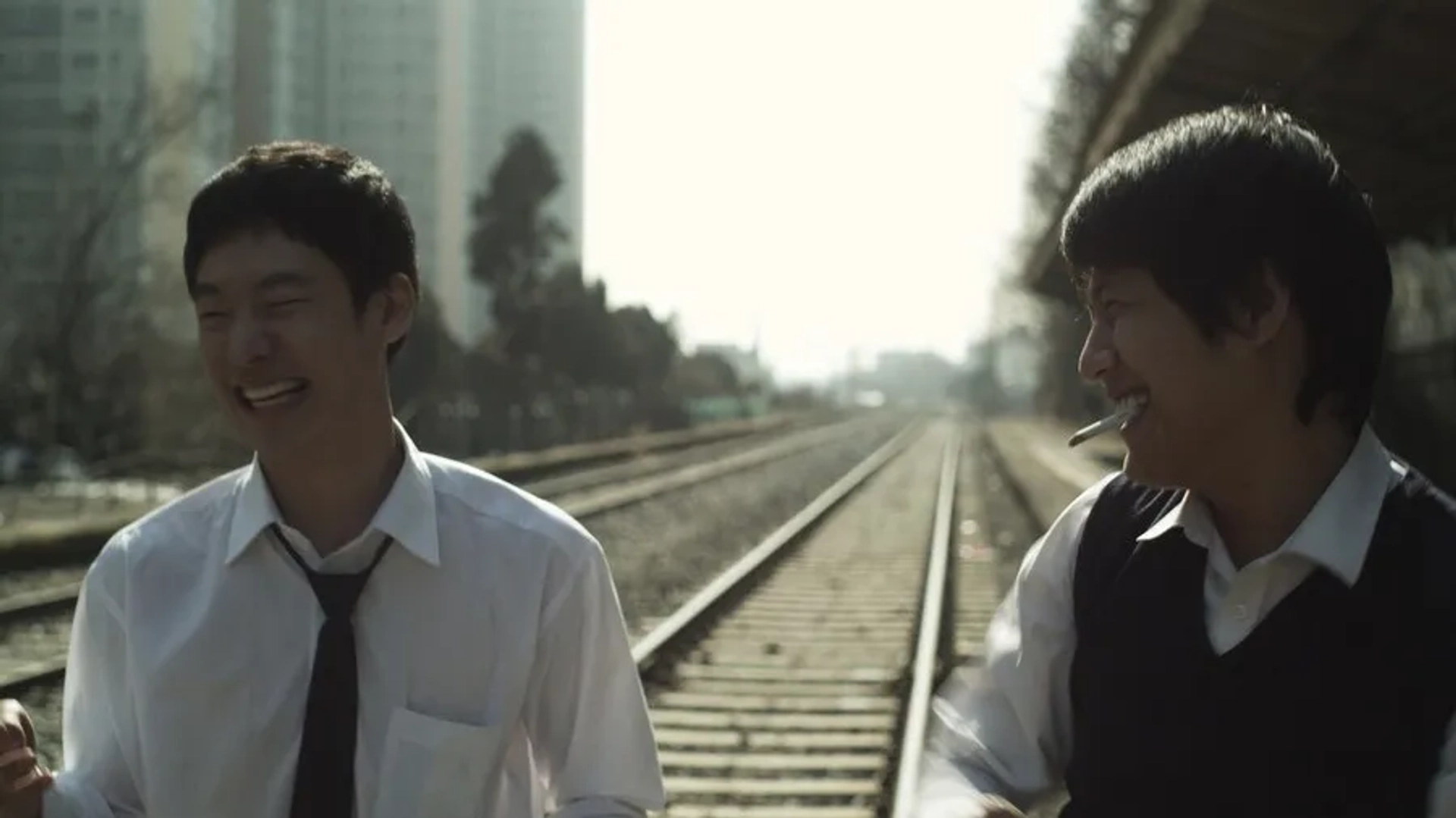 Lee Je-hoon and Seo Jun-yeong in Bleak Night (2010)