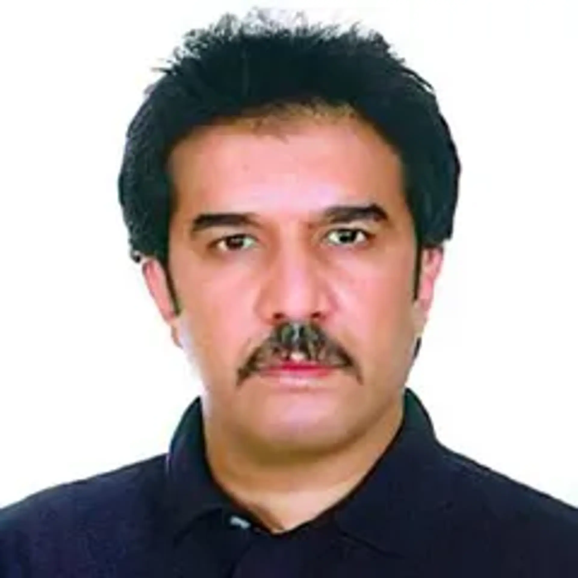 فرامرز  هوتهم
