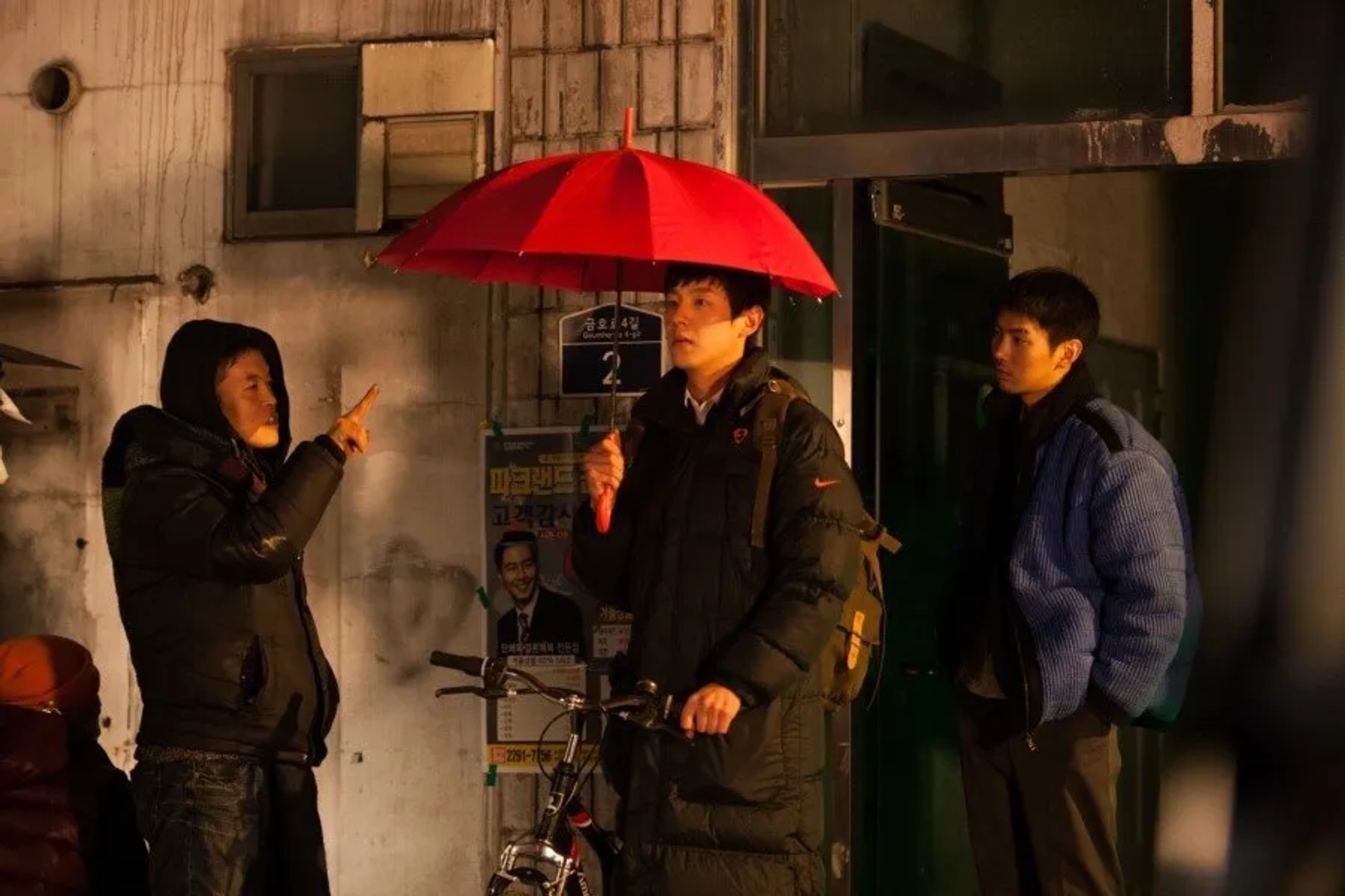 Kwak Si-yang and Jae-Joon Lee in Night Flight (2014)