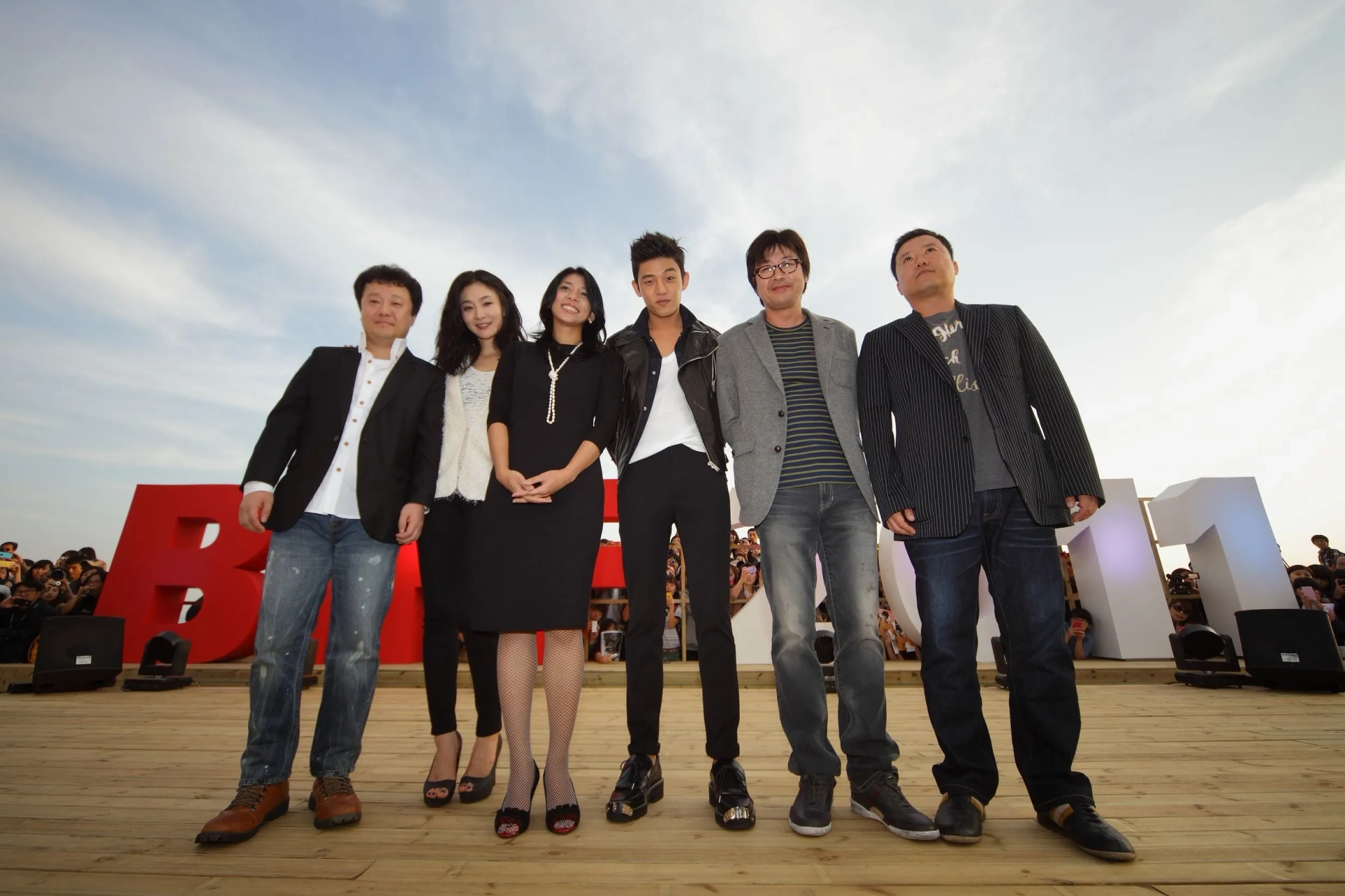 Lee Han, Park Hyo-ju, Kim Yoon-seok, Yoo Ah-in, Jasmine, and Park Soo-young at an event for Punch (2011)