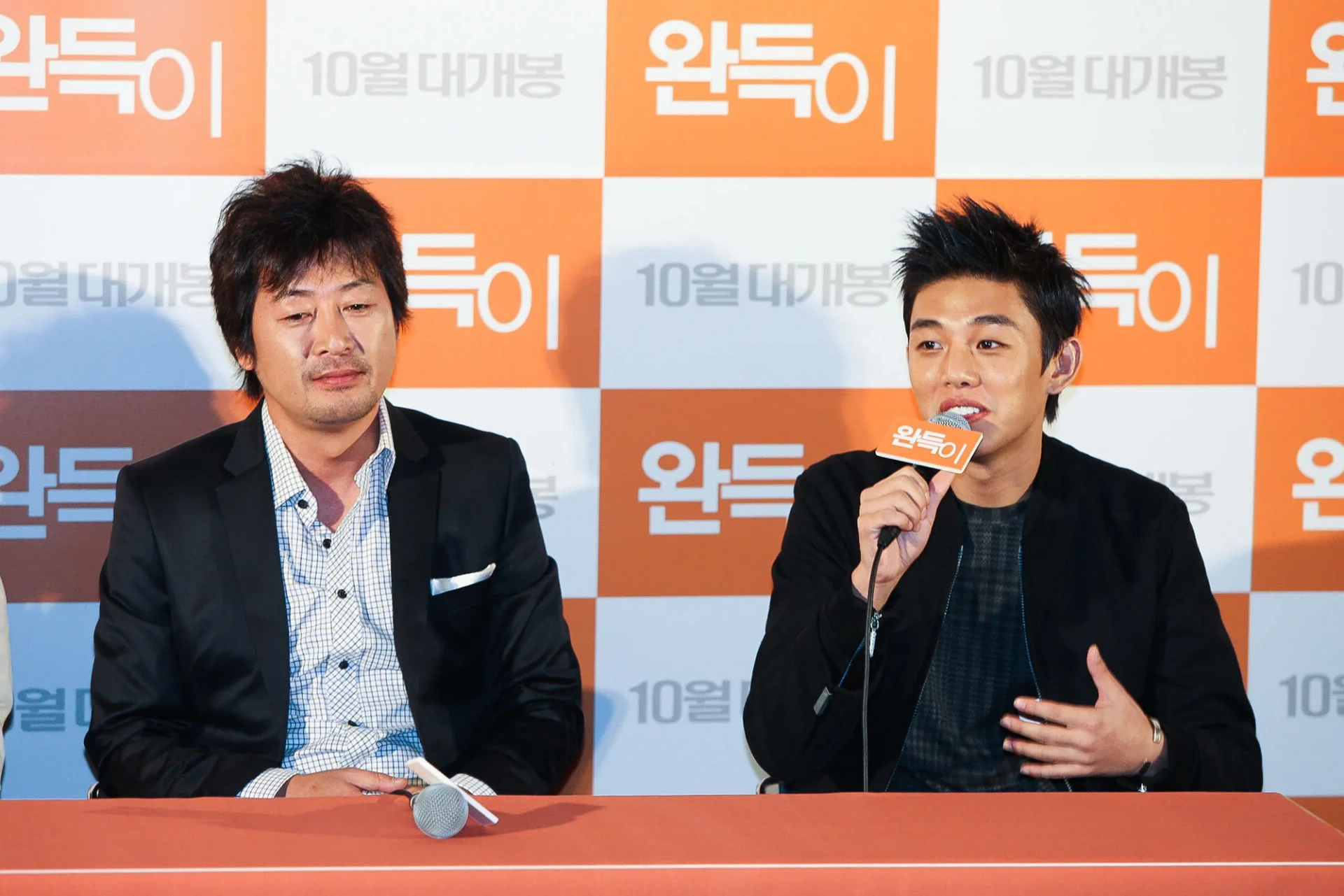 Kim Yoon-seok and Yoo Ah-in at an event for Punch (2011)