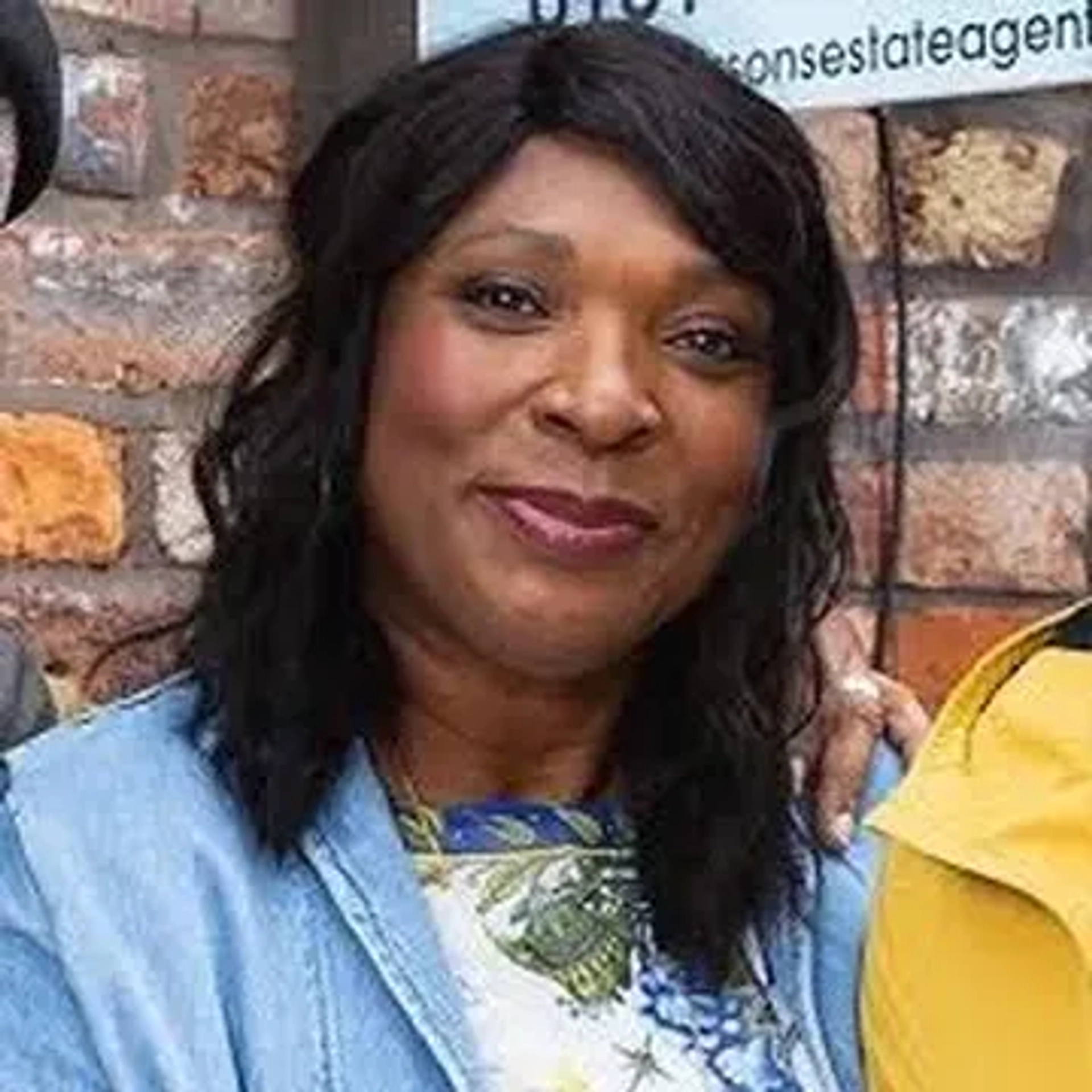 لورنا  لایدلاو