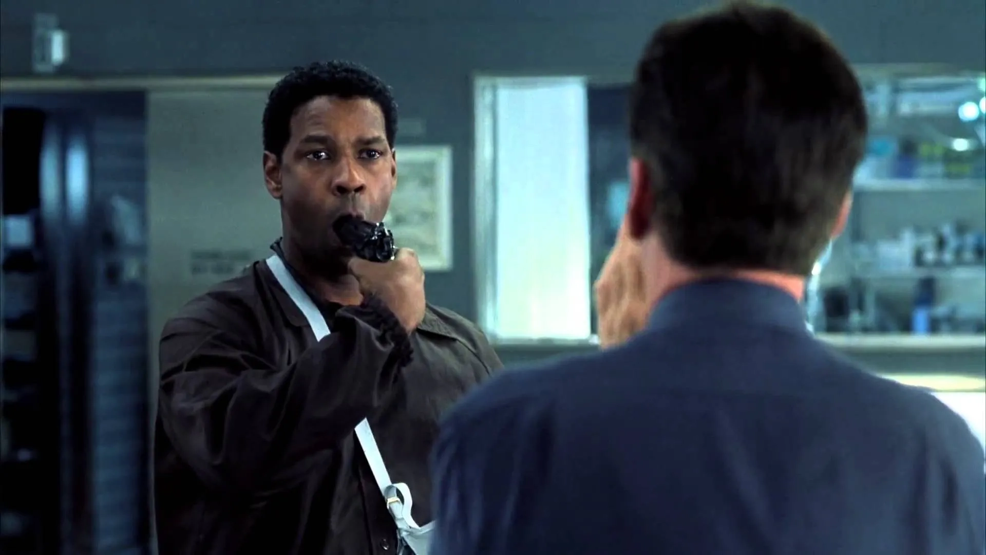 Denzel Washington and James Woods in John Q (2002)