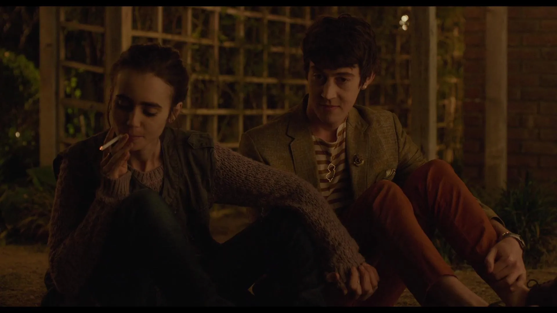 Lily Collins and Alex Sharp in To the Bone (2017)