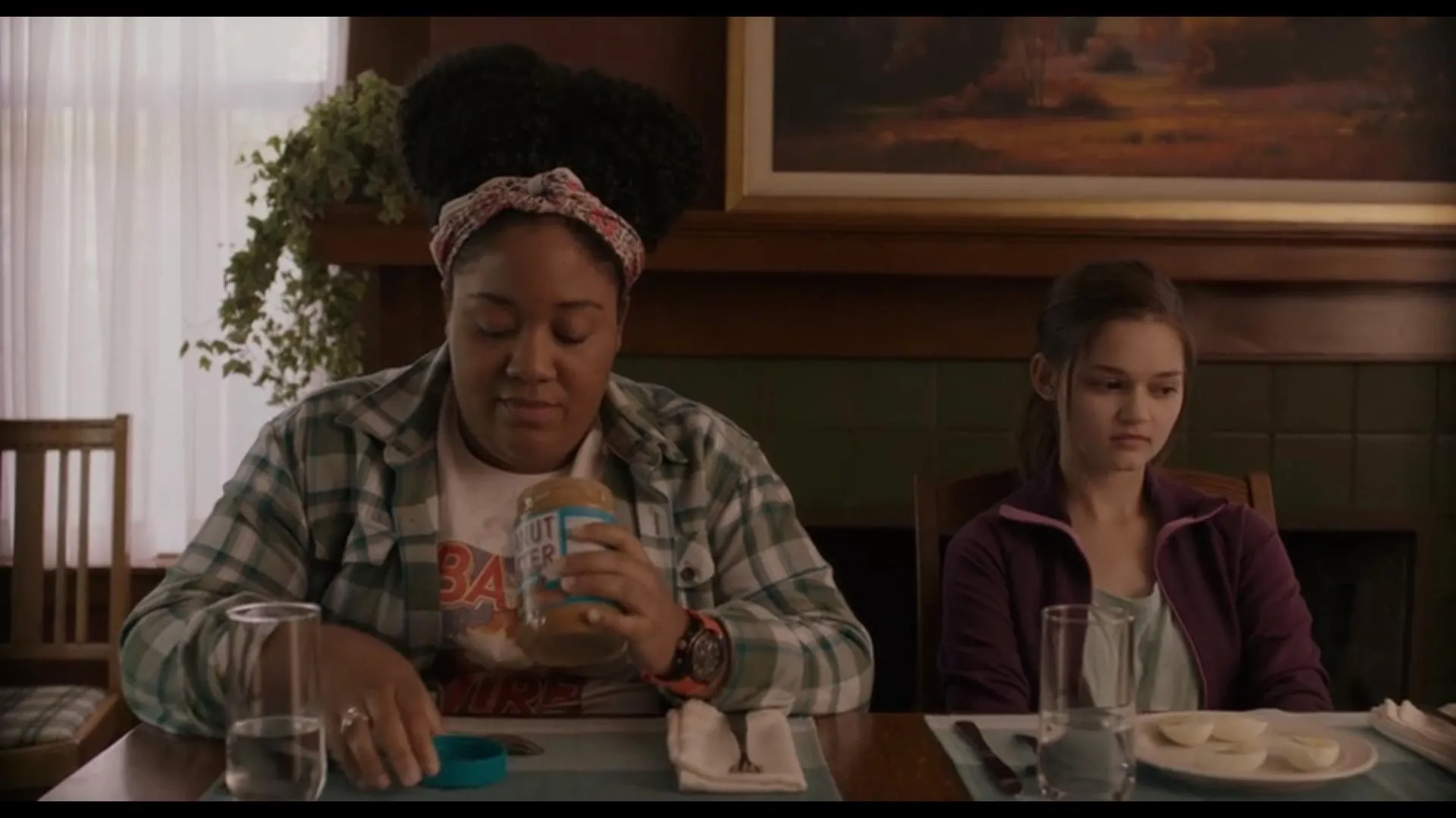 Ciara Bravo and Lindsey McDowell in To the Bone (2017)