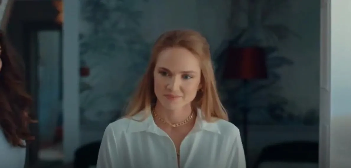 Övül Özbay in New Life (2020)