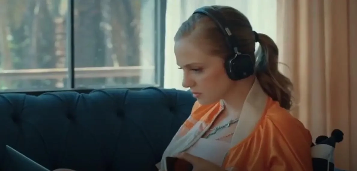 Ipek Filiz Yazici in New Life (2020)