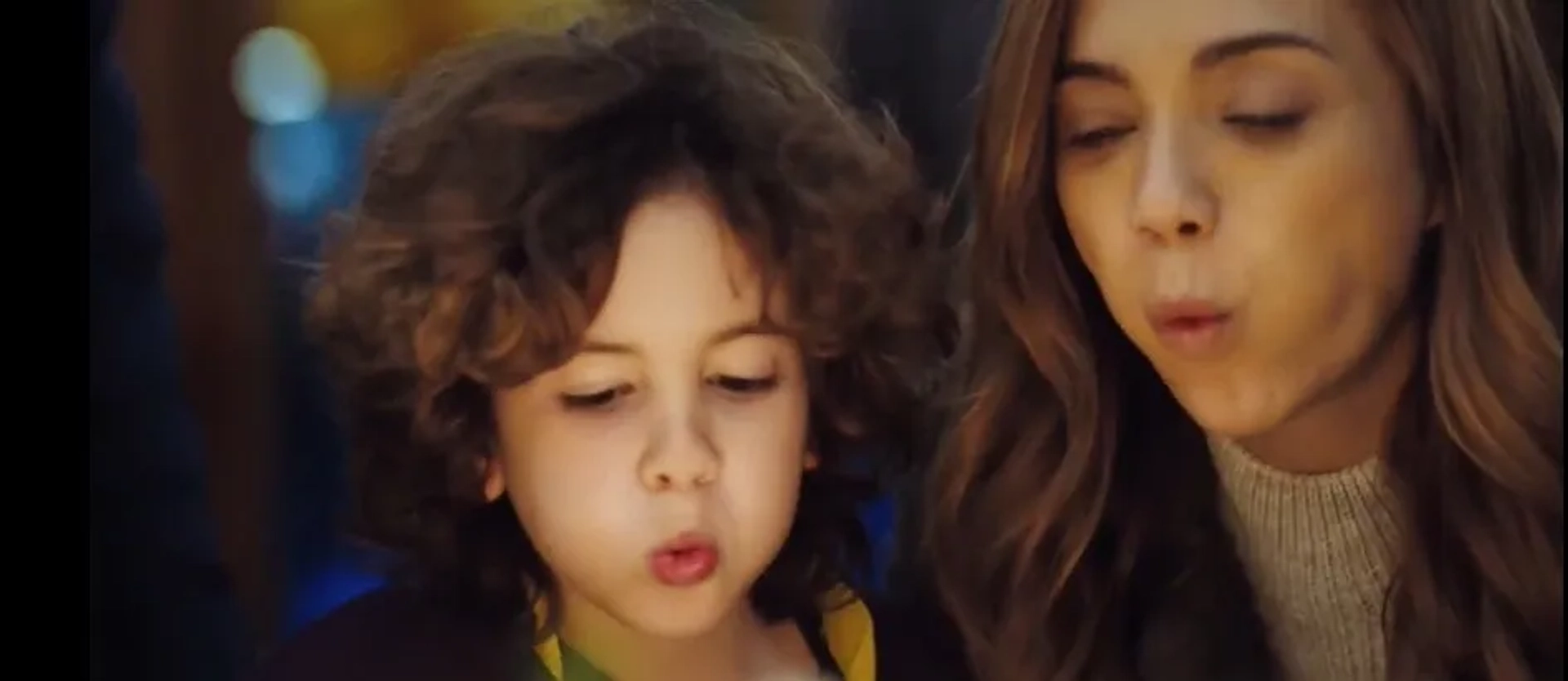 Yaman Arslan and Damla Sönmez in The Blue Exile (2023)