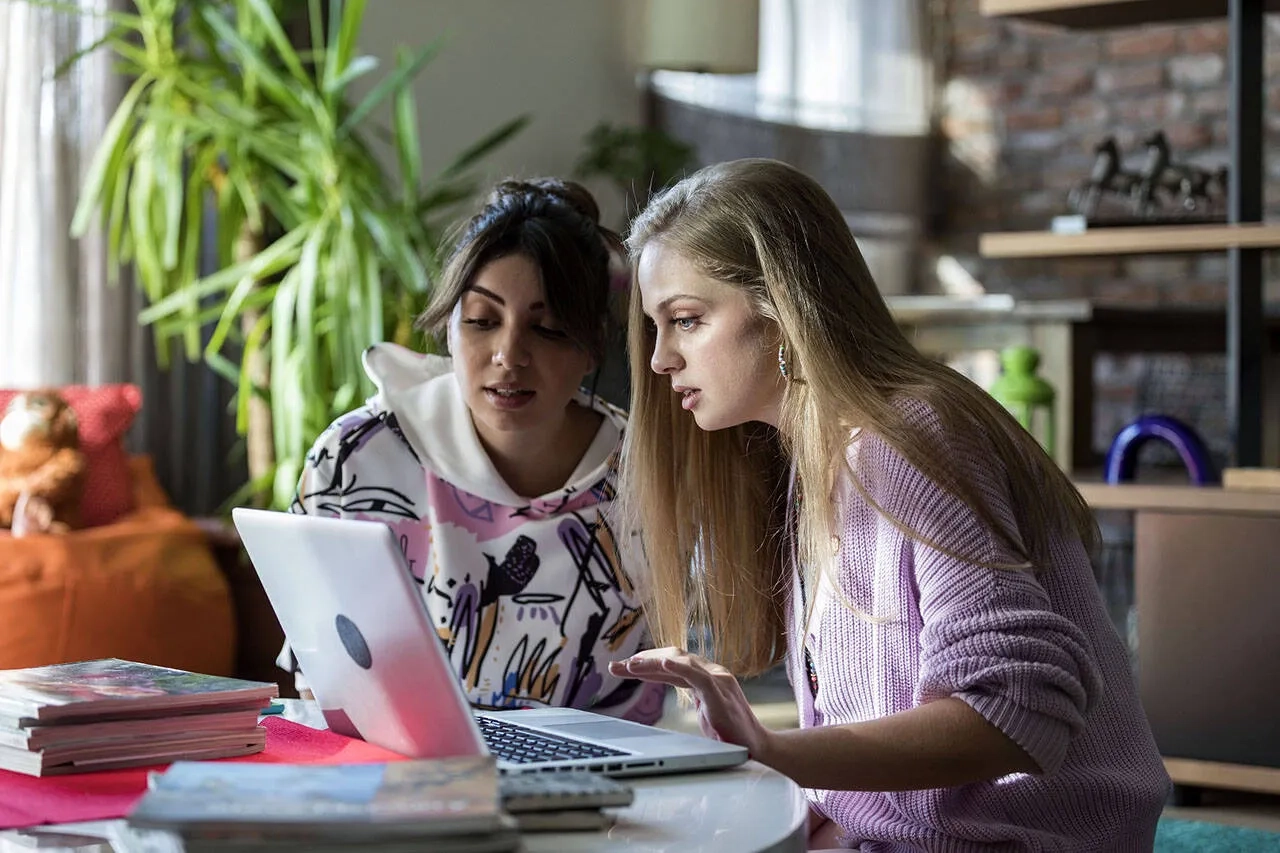 Ipek Filiz Yazici in New Life (2020)