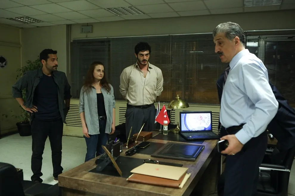 Cem Davran, Nazli Bulum, Burak Deniz, and Cihat Suvarioglu in Interrupted (2020)