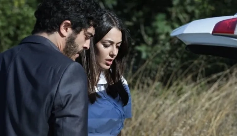 Dilan Çiçek Deniz and Burak Deniz in Interrupted (2020)