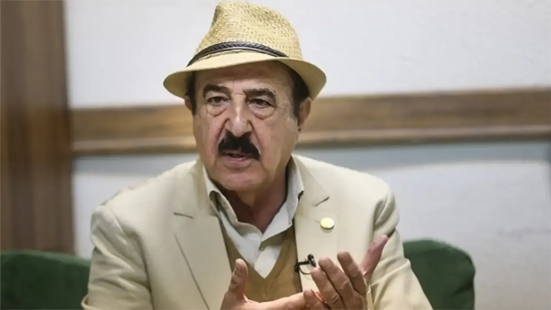 منوچهر آذری