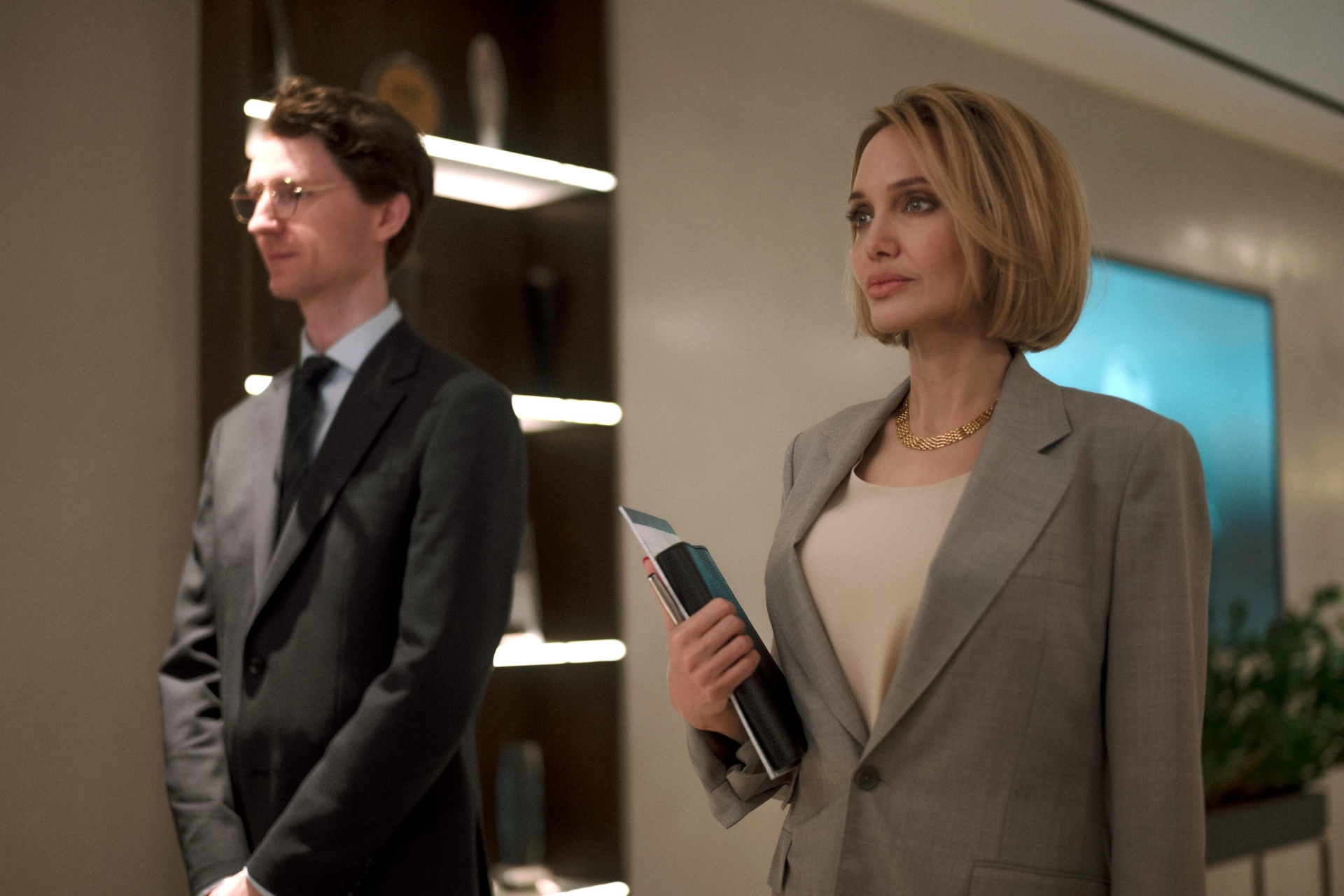 فیلم مردم مضطرب (Anxious People 2025)