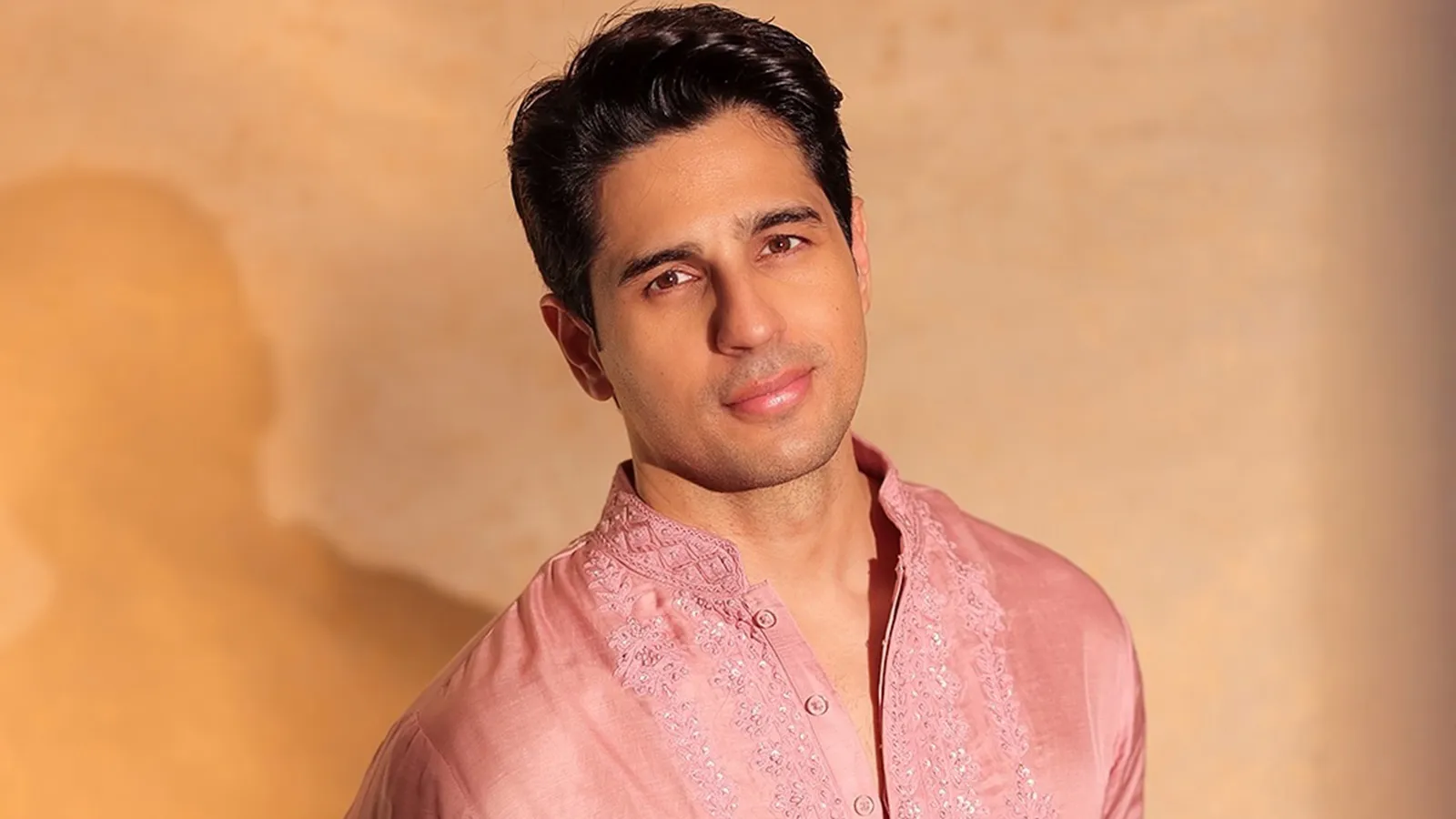 Sidharth Malhotra (سیدهارت مالهوترا)