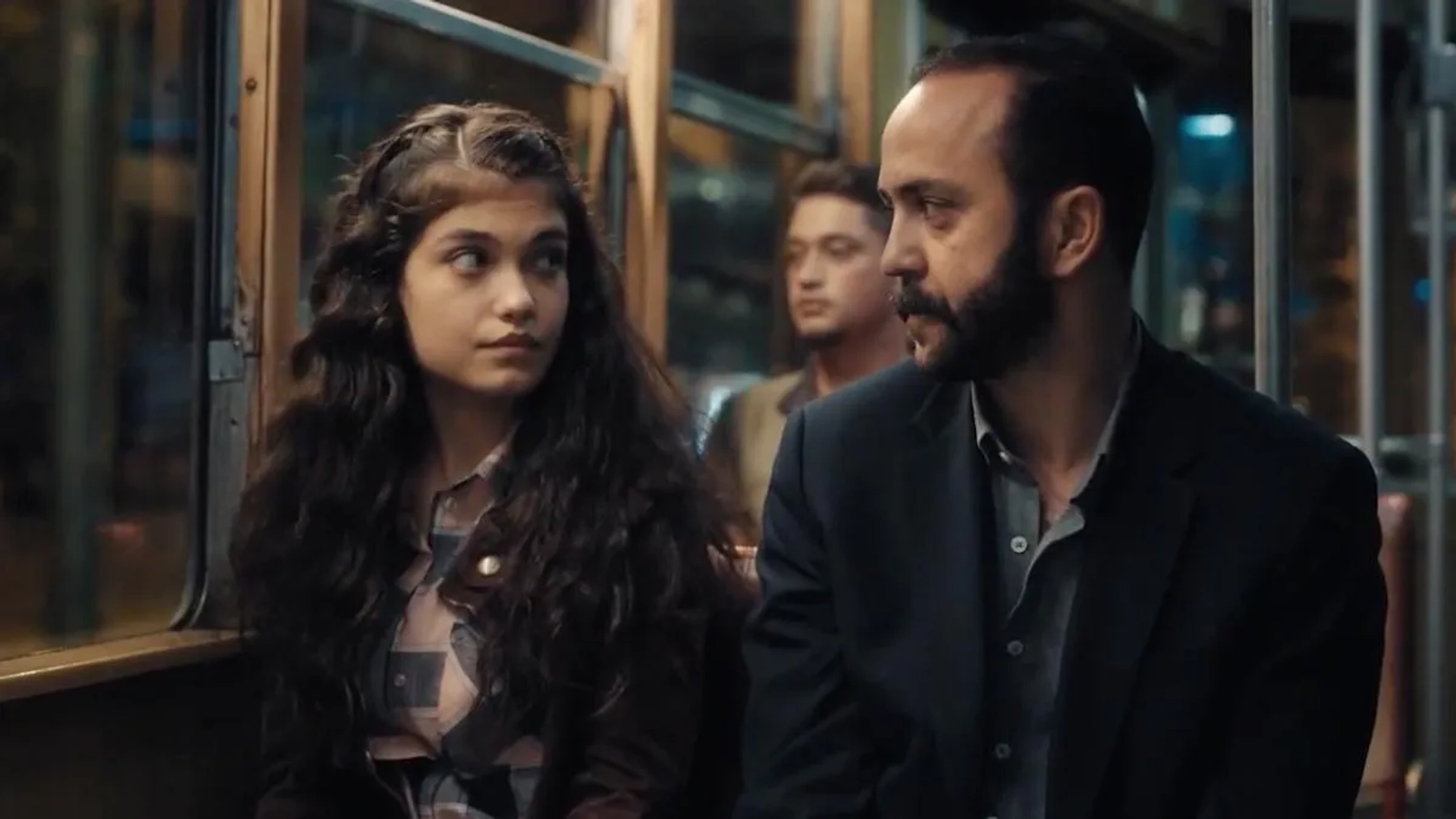 فیلم خیلی دوستم داشته باش (Beni Çok Sev 2021)