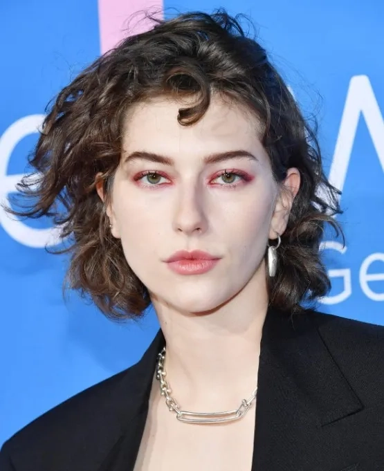 میکالا استراوس