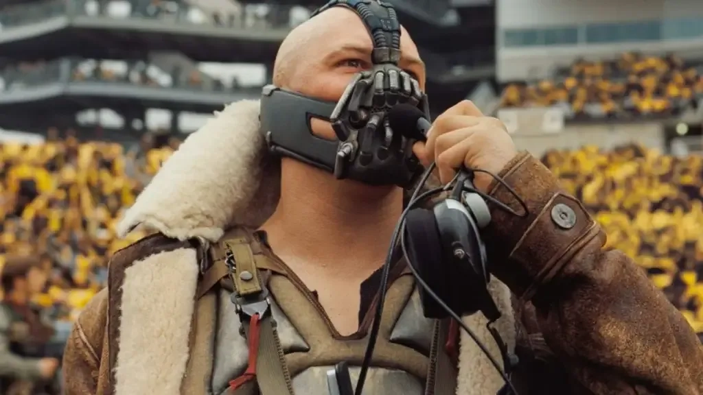 بین بازمیگردد تا کمر بتمن را بشکند