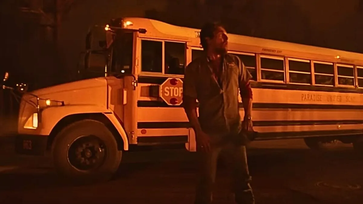 متیو مک‌کانهی در اتوبوس گمشده