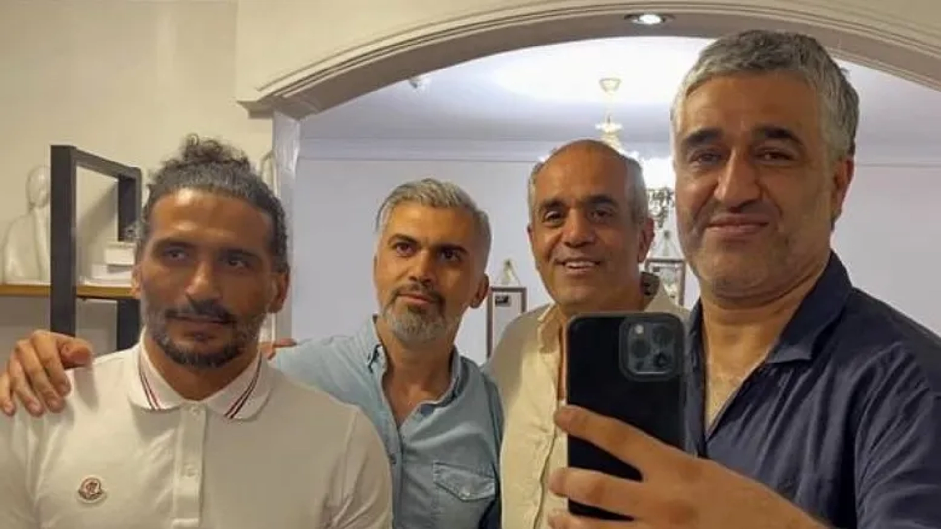 تصویر وایرال پژمان جمشیدی پس از آزادی در شور و حال ال کلاسیکو