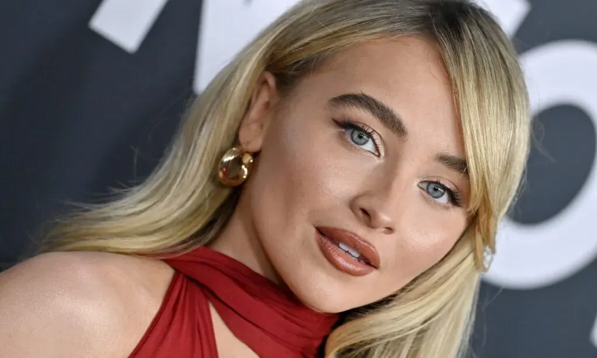 سابرینا کارپنتر با لباس باربی، شایعات دنباله را داغ کرد 