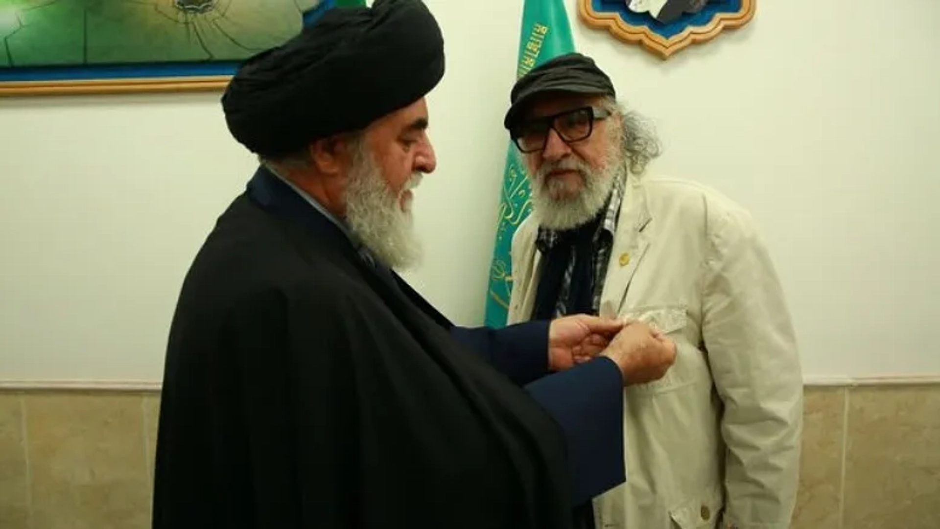 داریوش ارجمند خادم افتخاری آستان مقدس جمکران شد