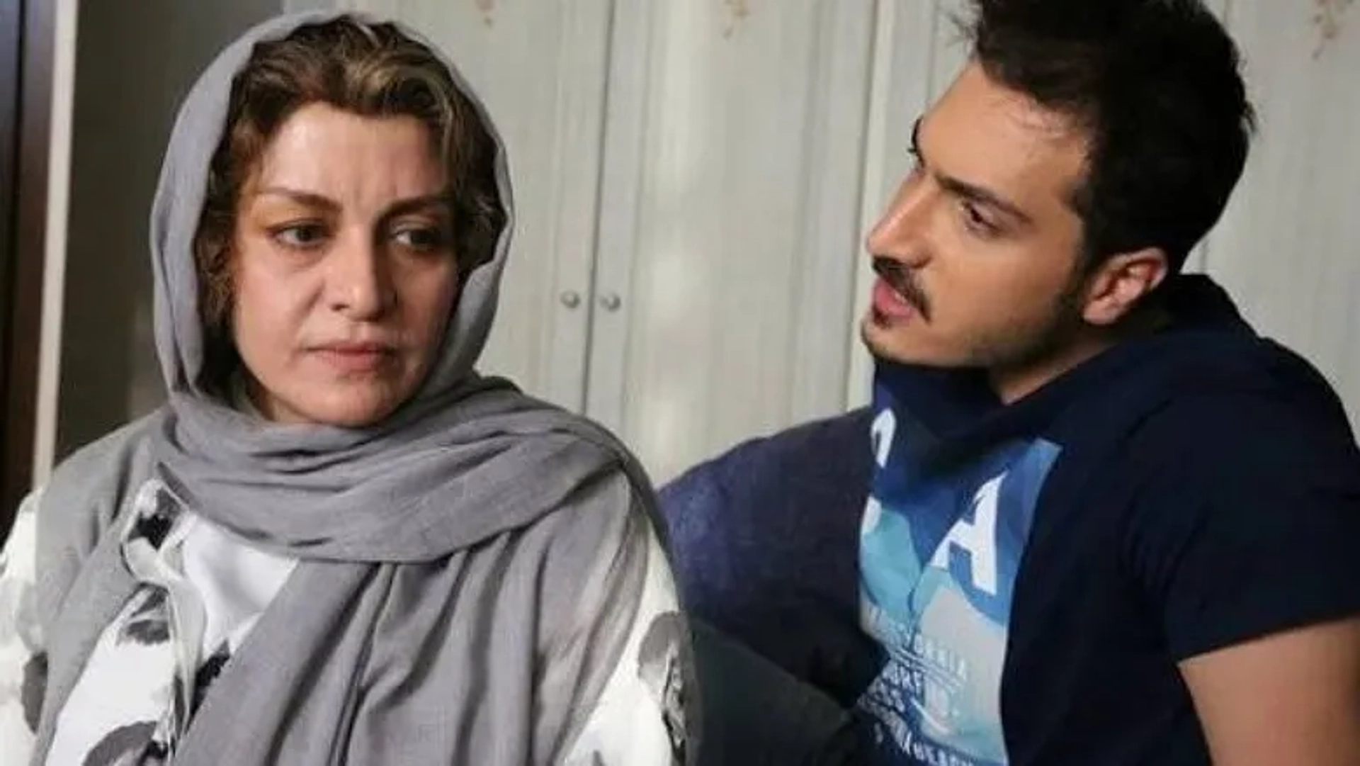 برشی از فیلم «زیر سقف دودی» با بازی درخشان مریلا زارعی و فرهاد اصلانی