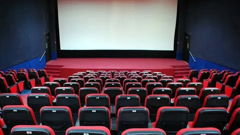 فروش سینماها بالا رفت، اما مردم کمتر به سینما رفتند!