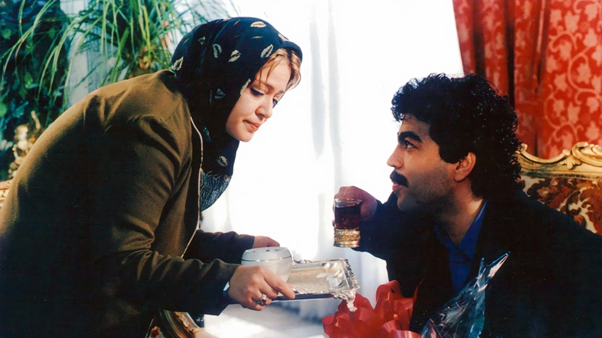 فیلم نان عشق موتور 1000 (Nan va eshgh va motor 1000 - 2002)