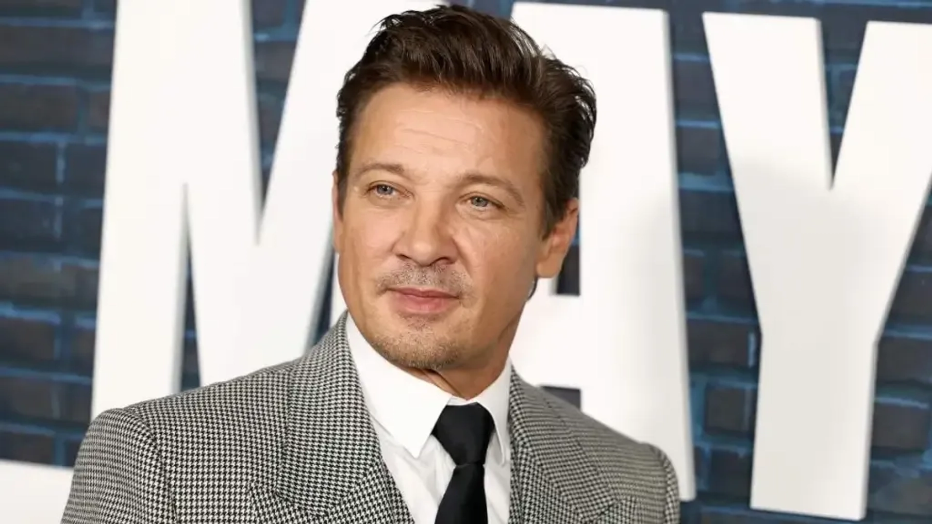 جنگ حقوقی آغاز شد؛ جرمی رنر ادعاهای یی ژو را «افترا» خواند