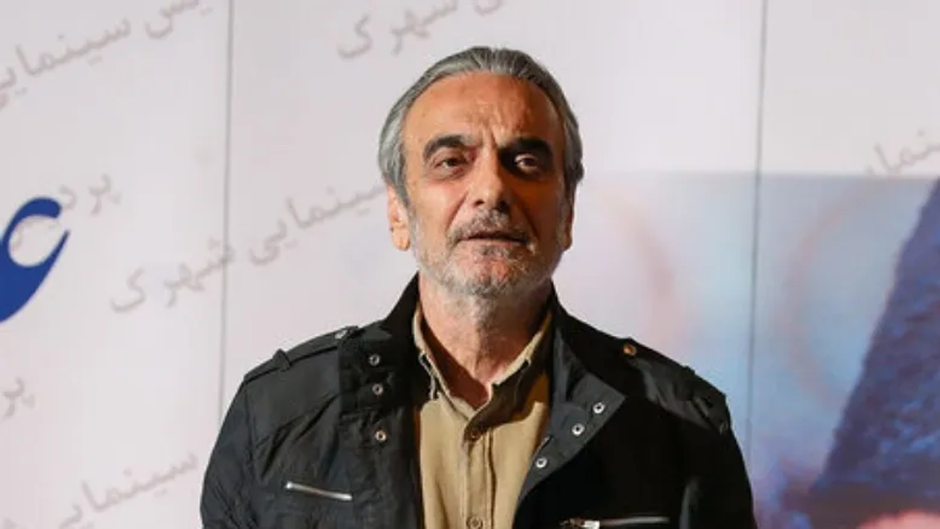 ویدئو حضور بازیگران و هنرمندان معروف در مراسم تشییع پیکر همایون ارشادی