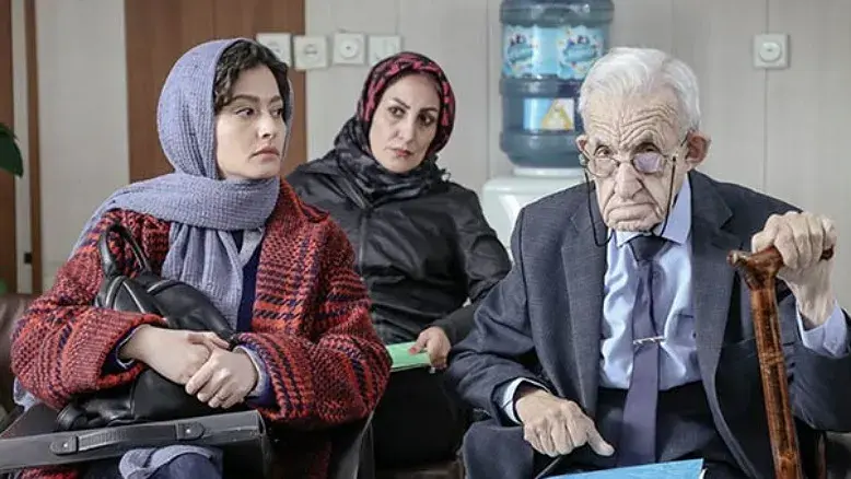اکران «دو روز دیرتر» آغاز شد | «آقای زالو» همچنان پیشتاز