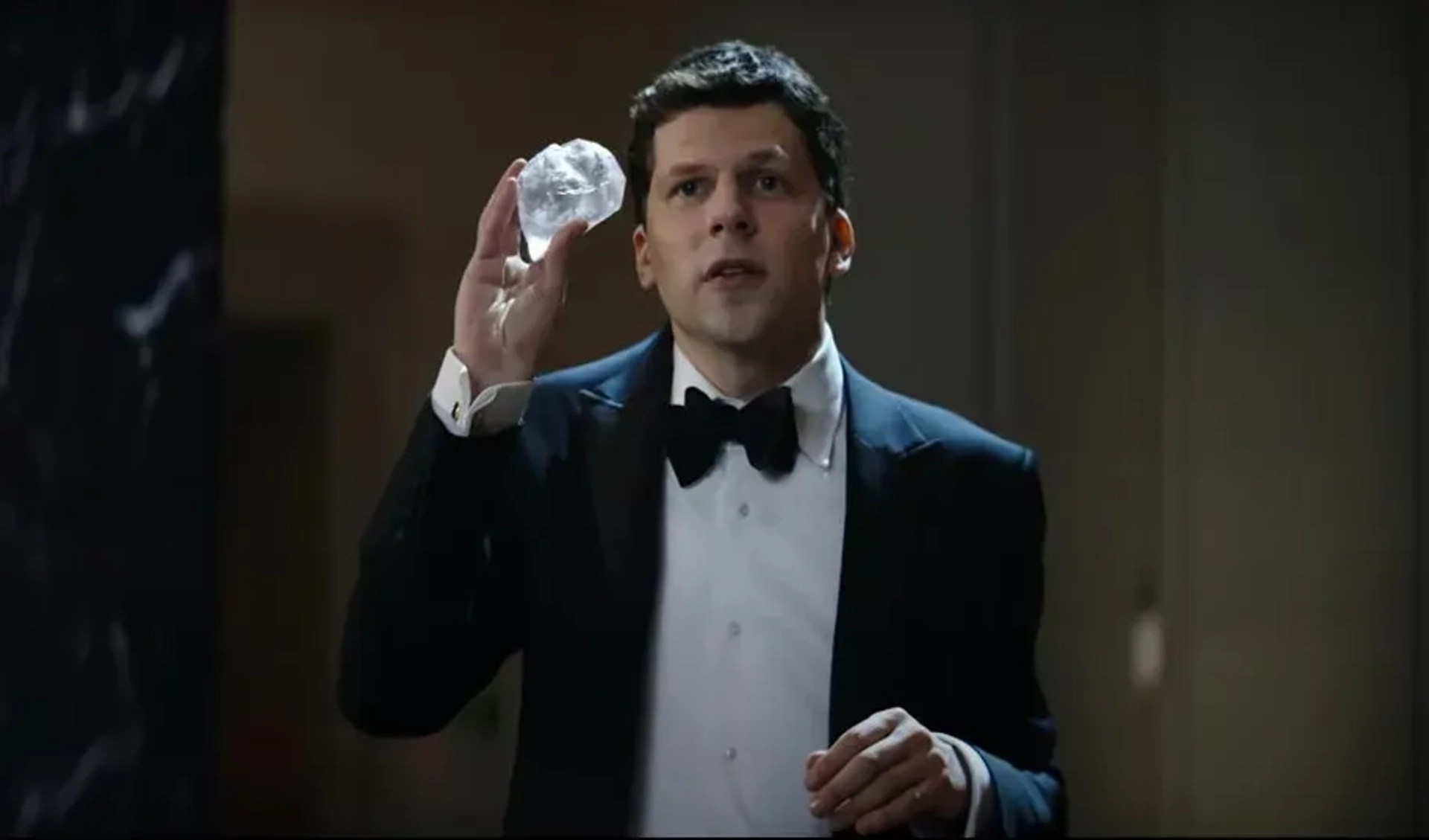 نبرد نزدیک در گیشه؛ «اکنون مرا می‌بینی ۳» با اختلاف اندک از «مرد فراری» پیشی گرفت 