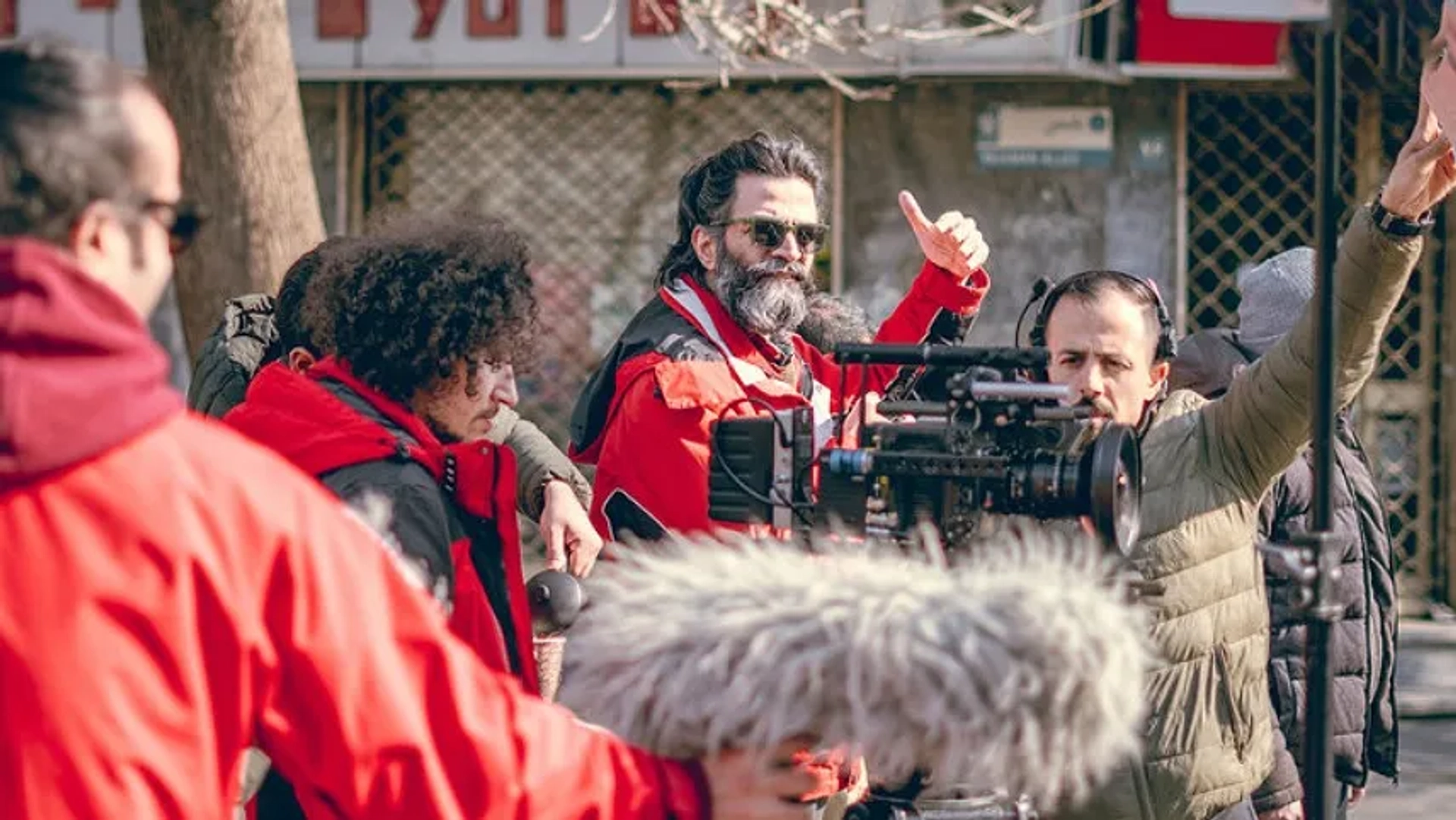 گلایه کارگردان «بچه مردم» از وعده‌های عملی‌نشده و تبلیغات ناسالم