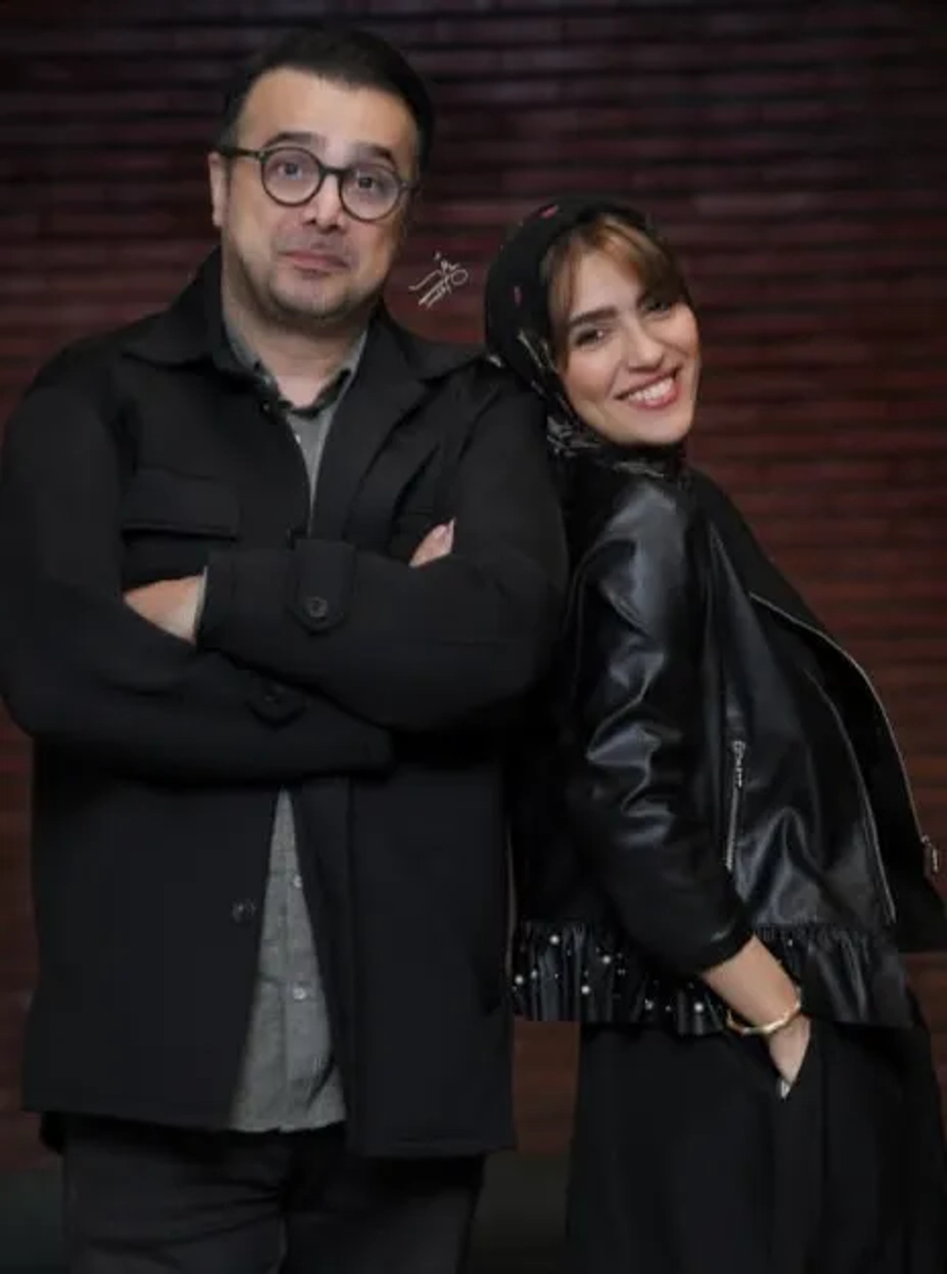 سپند امیرسلیمانی و مونا کرمی را در پشت صحنه نمایش «باران اسیدی» ببینید 3